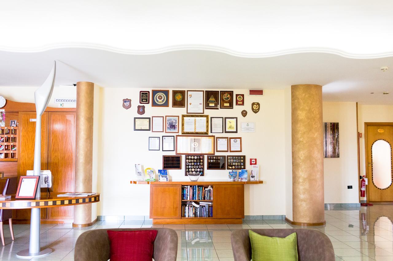 Hotel Agora Sure Hotel Collection By Best Western Lago Patria Bagian luar foto